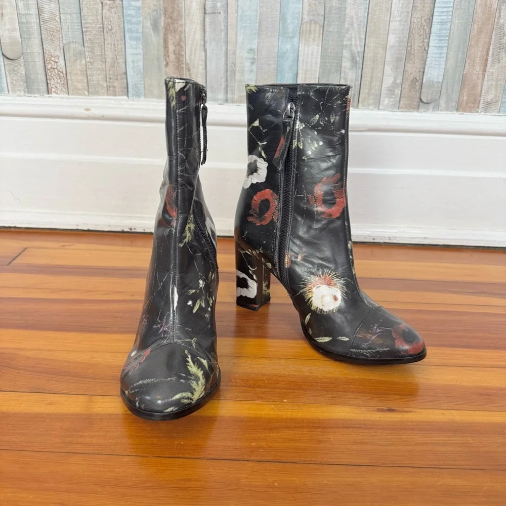 Matisse 6 Leather Floral Graffiti Posey Ankle Boot Bootie‎ Heeled Black Nastygal